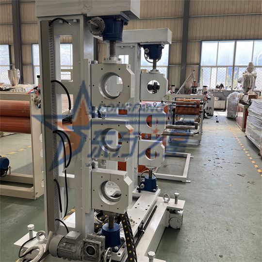PA Sheet Extruder se montuje