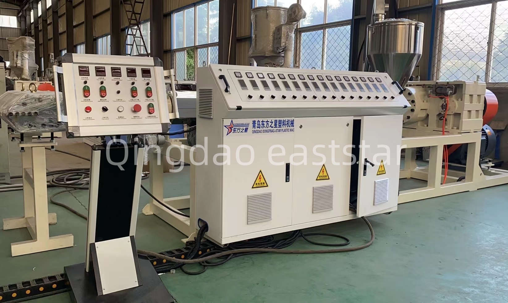 Jak profesionální linka na výrobu PE drenážních desek zajišťuje kvalitu odvodňovacích systémů budov?