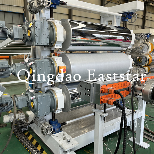 Plechový tříválcový kalandrovací stroj