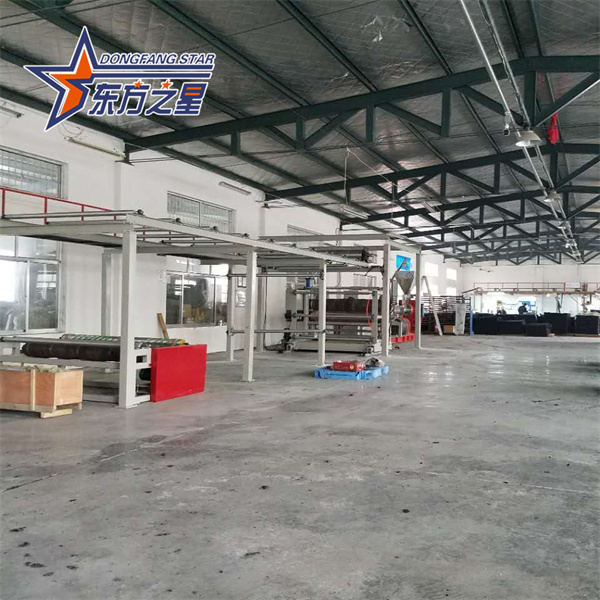 TPE extruzní laminovací stroj pro autokoberce